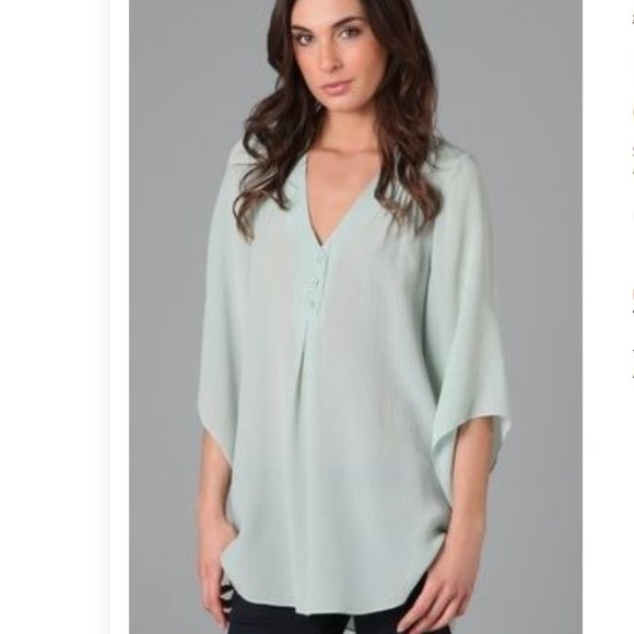 NWT Alice + Olivia Angel Flutter Silk Sleeve Tunic - Picture 3 of 11